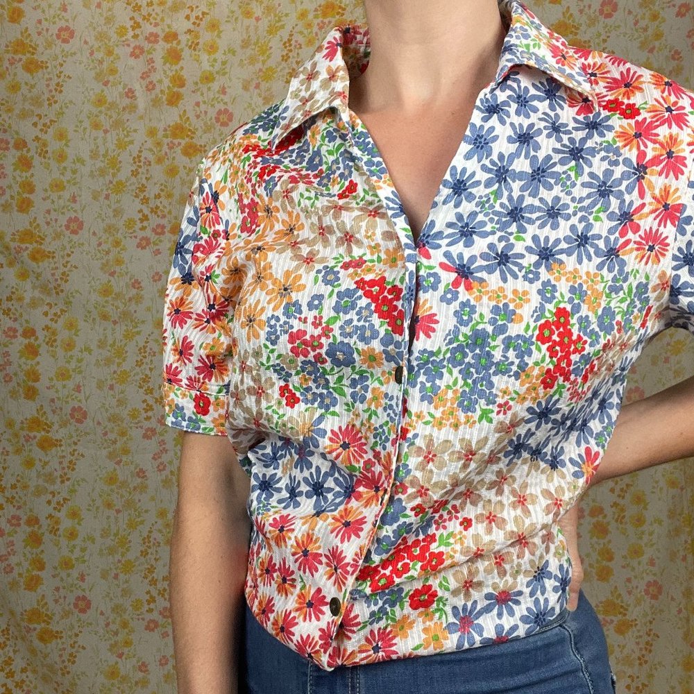 VINTAGE Vibrant Floral Button Down Blouse | I24